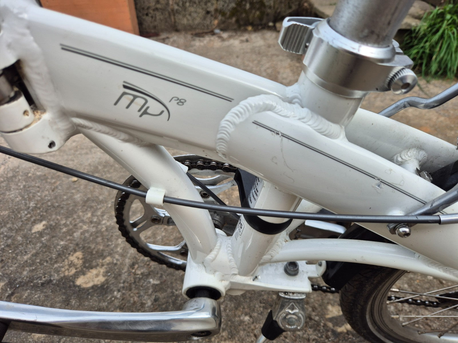 Dahon Mu P8 Folding Bike White  8 Speed 20" Wheels