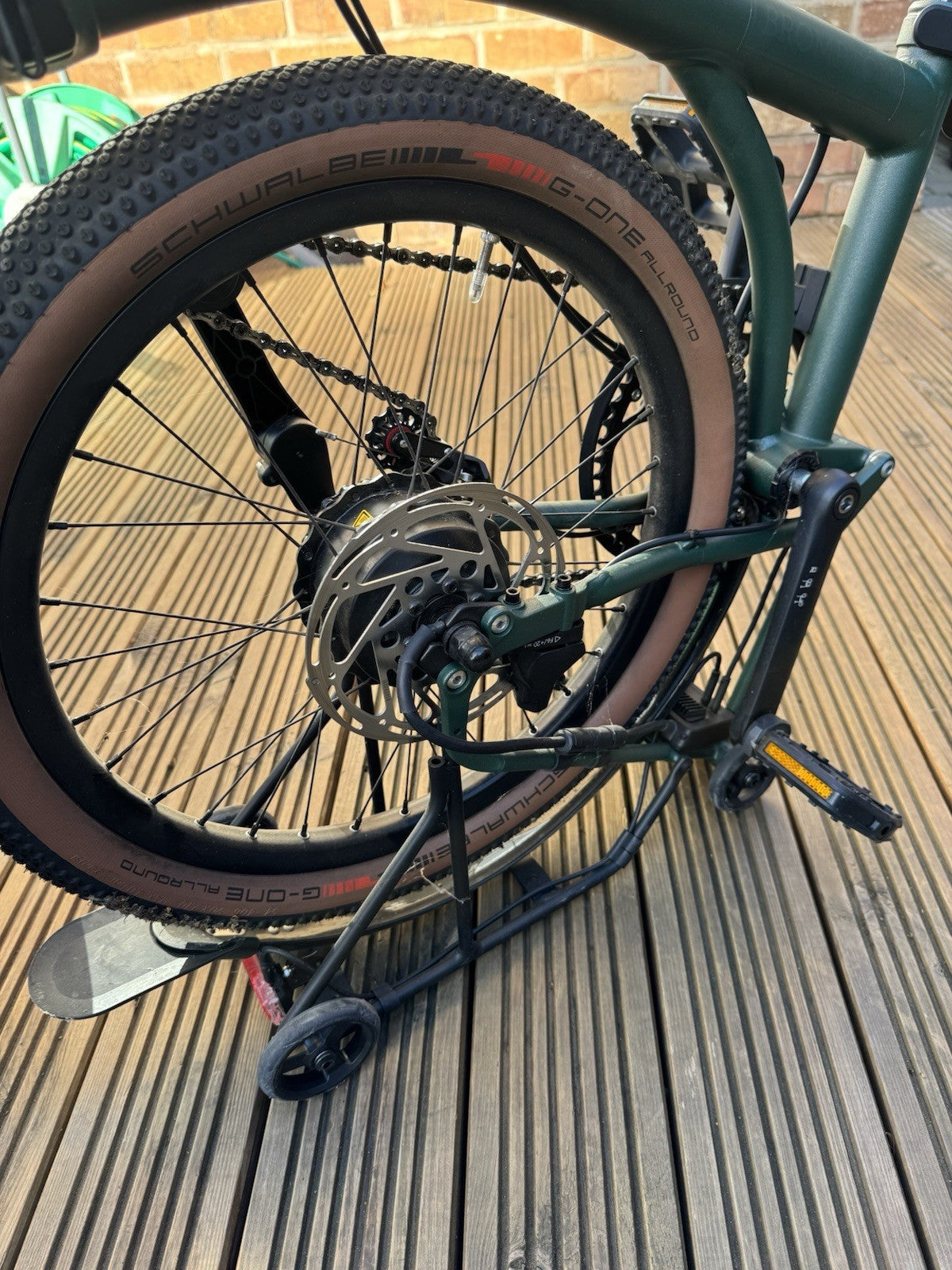 Brompton G Line 20in Folding Bike Green Disc Brakes Mudguards Front Light