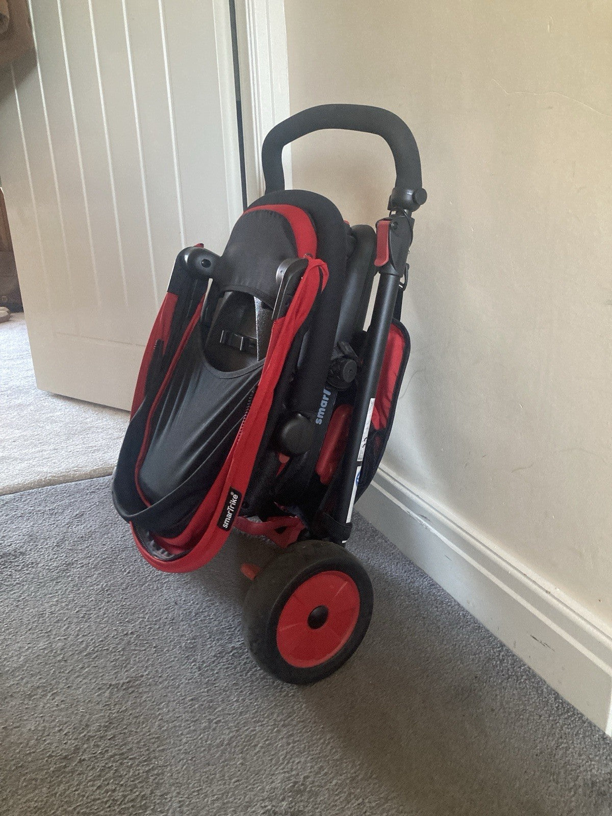 SmarTrike STR3 Folding Stroller Trike Red & Black. Used.