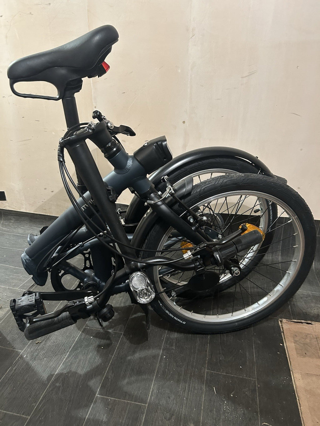 B'TWIN Folding Bike 20in Black, Mudguards, Lights/Reflectors, V-Brake