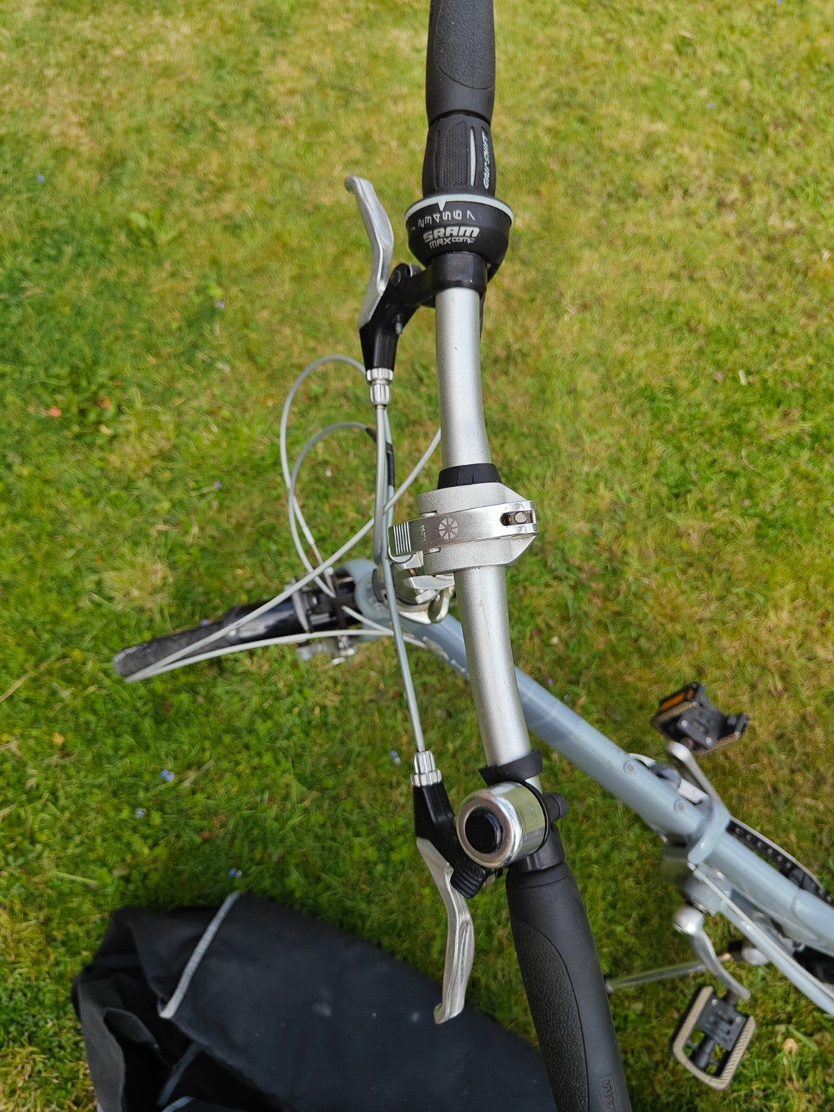 2 x Dahon Vitesse folding bikes, plus 2 x Dahon bike bags.