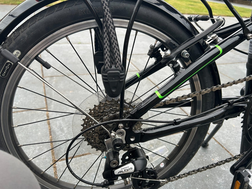 Dahon Vitesse D8 folding bike black.