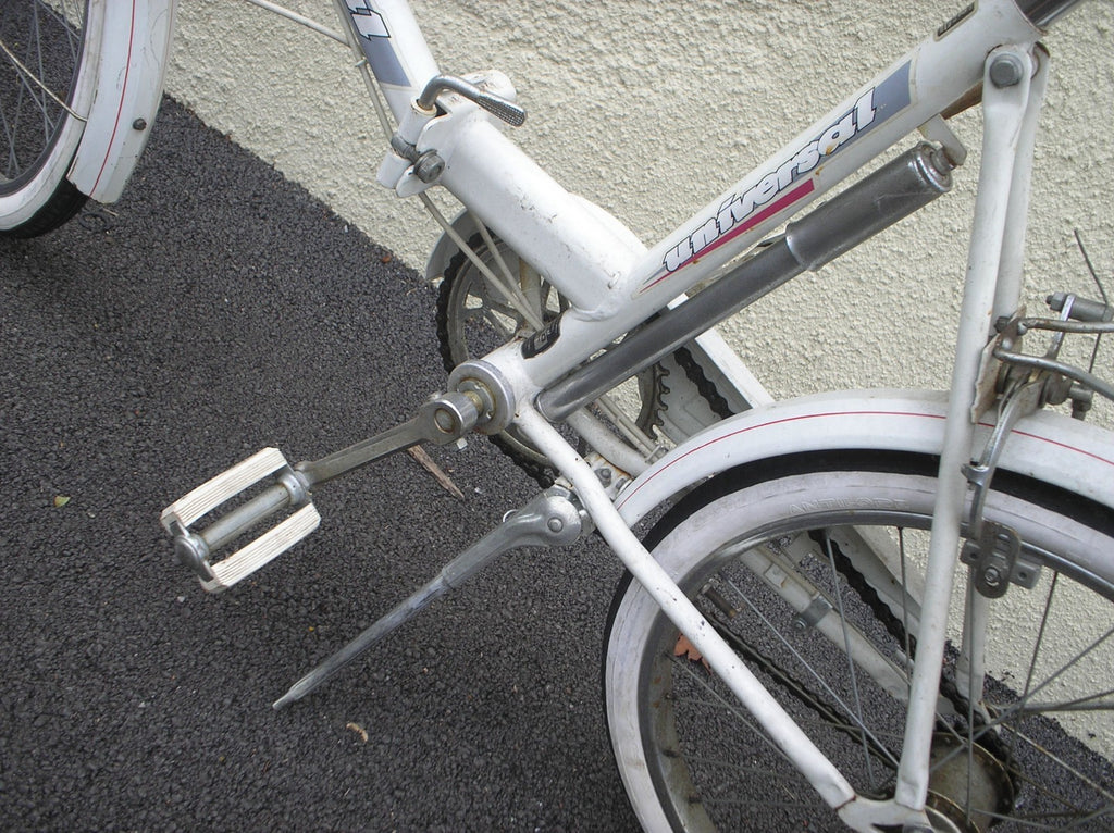 Universal girls small ladies 1980s folding vintage retro bicycle bike cycle