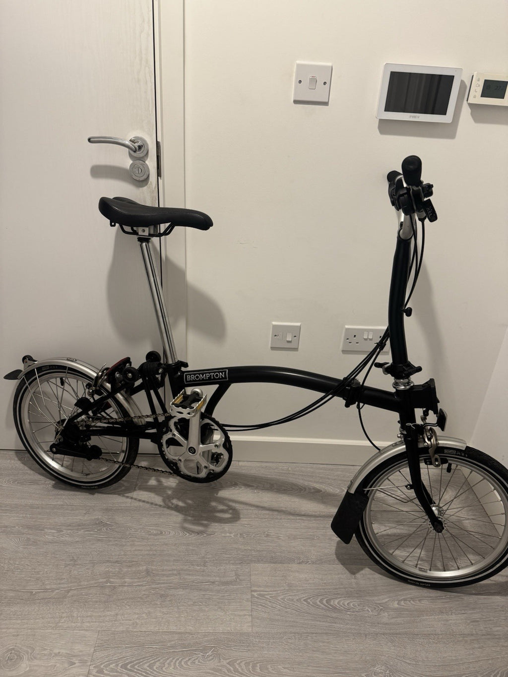 Brompton M6L 6 Speed Folding Bike – Black – Great Working Order – With Pump