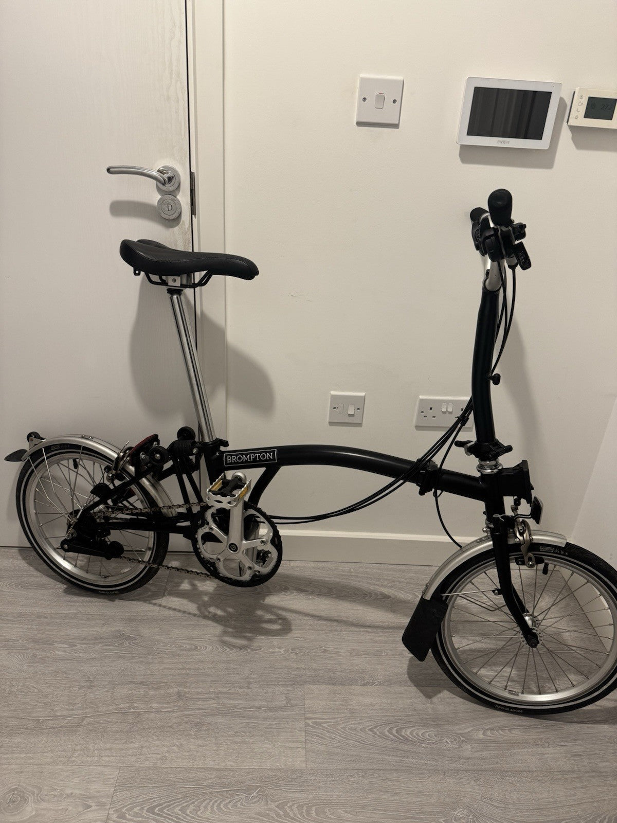 Brompton M6L 6 Speed Folding Bike – Black – Great Working Order – With Pump