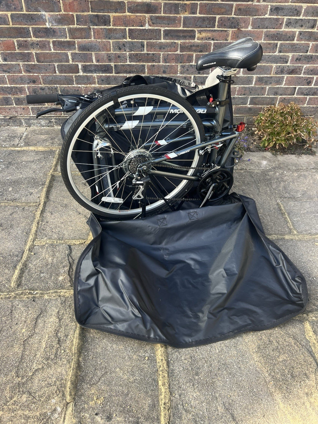 Montague Urban Folding Bike 700C, Medium, 21-Speed Aluminium w/ Bag