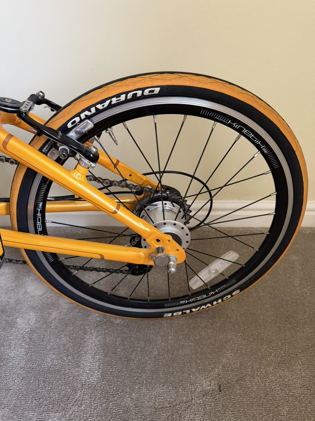DAHON SPEED PRO TT FOLDING BIKE. HARDLY USED AS SHOWN.