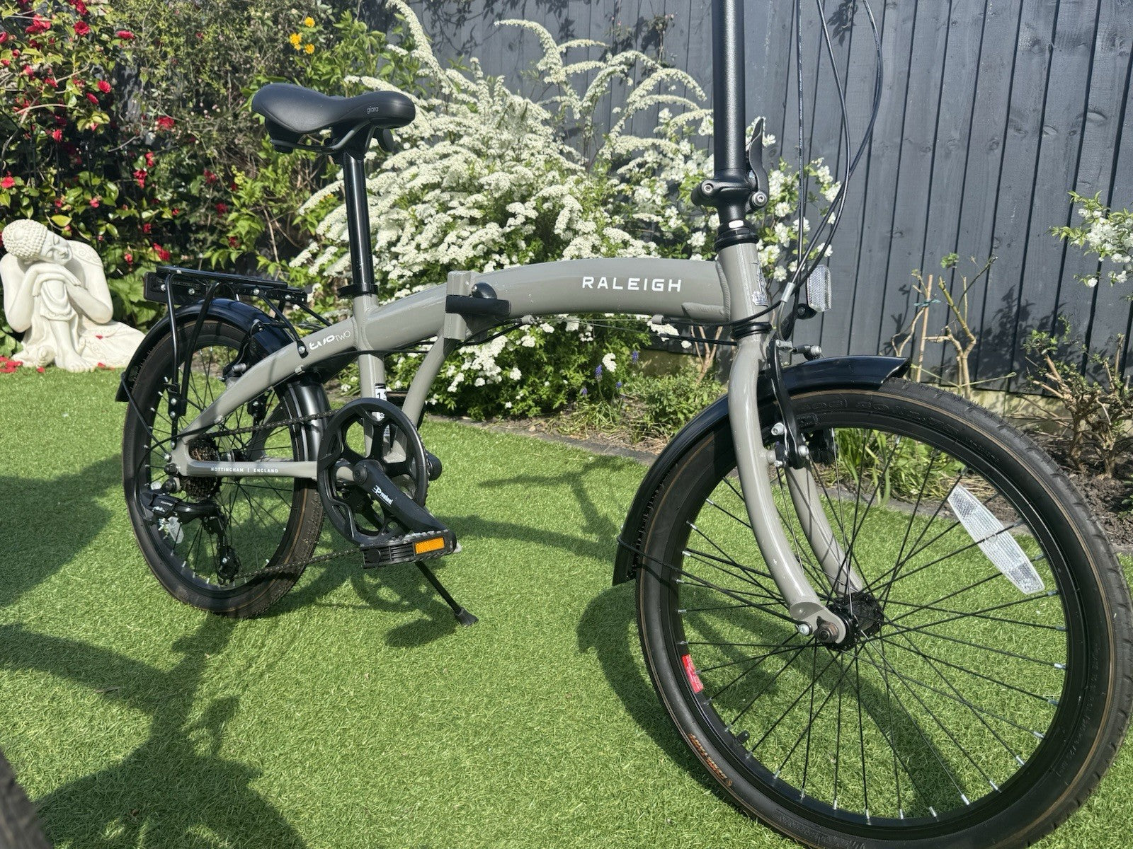 Pair of Raleigh Evo Two Fold Up Bikes. Used twice. 20” Wheel           7 Gears