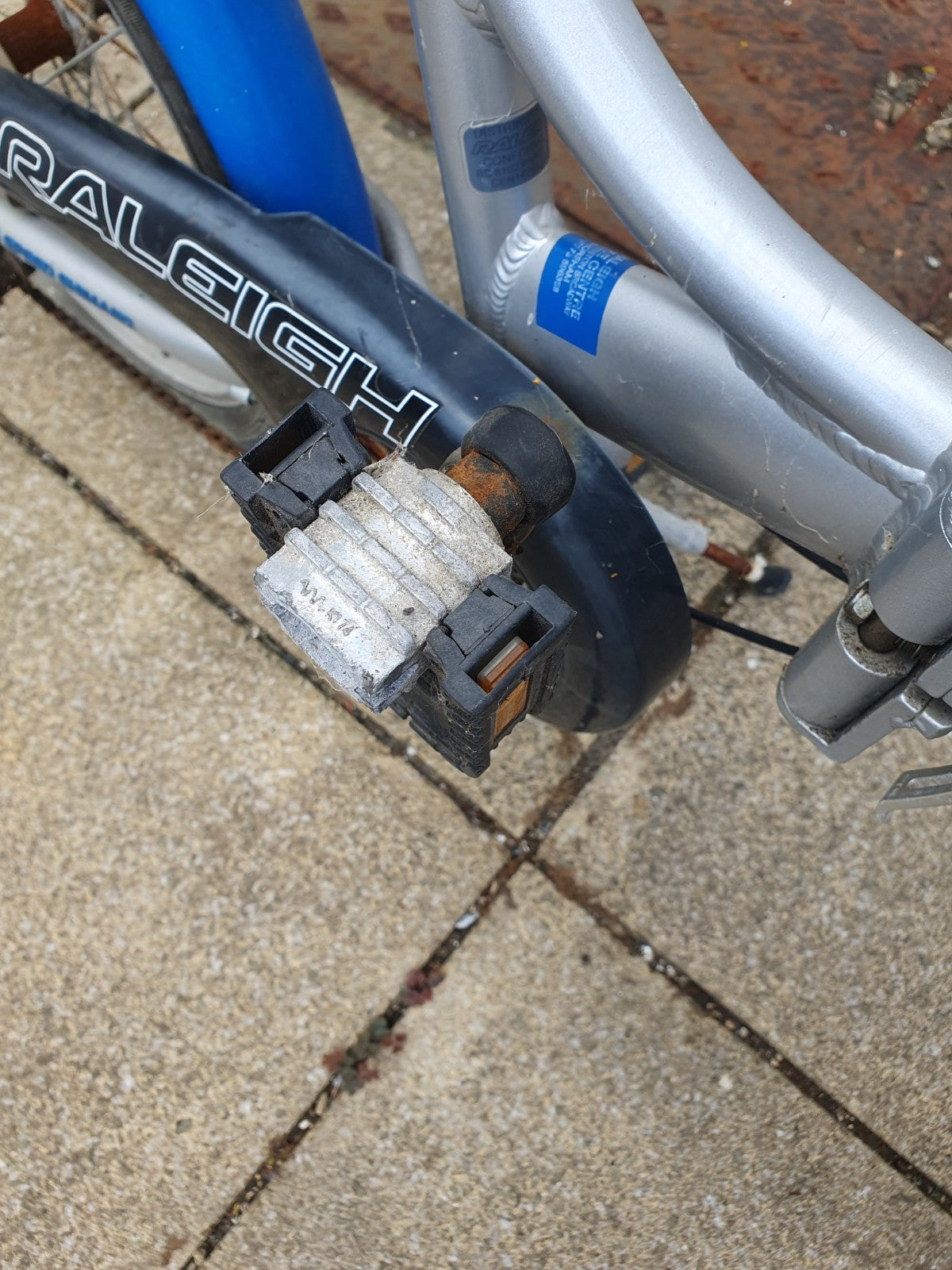 Raleigh Fold Up Bike Kompact Aluminium Frame - 6 Speed Shimano Gears