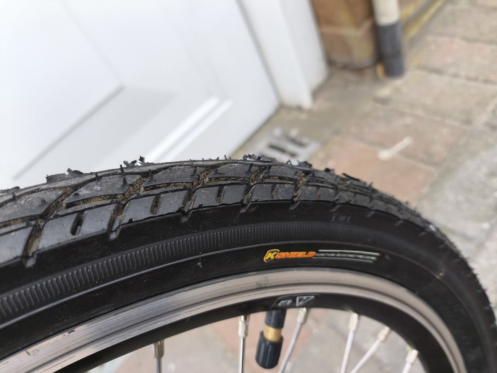 Carrera Cross City  Fully Folding, 20" Aluminium Wheels, USB