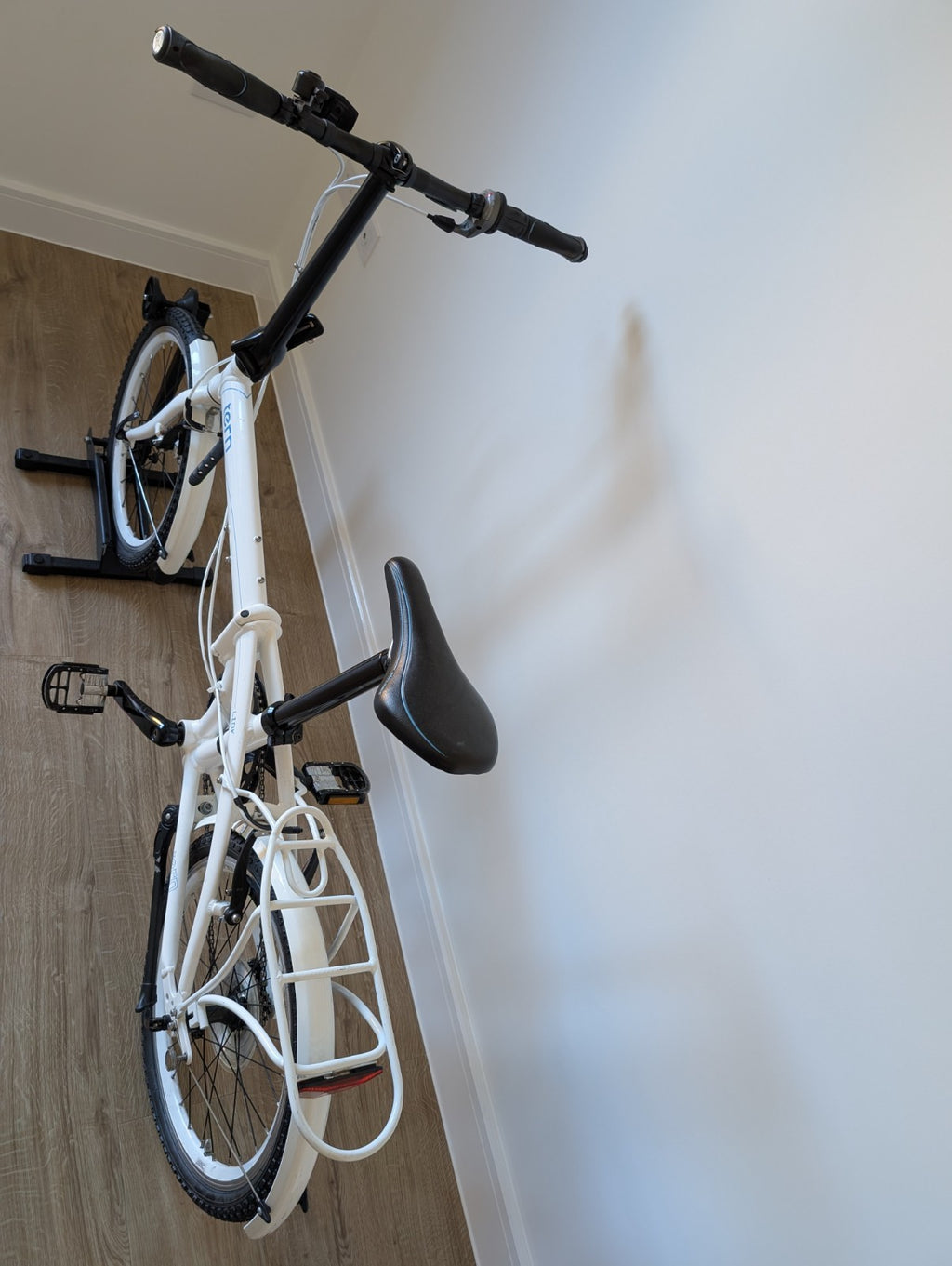 Tern Link P9 Folding Bike – White – Great Condition