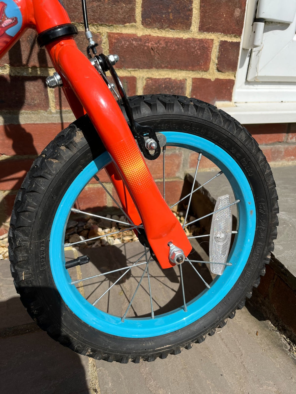 Apollo Claws 14" bike. Clean condition + folding stabilisers!