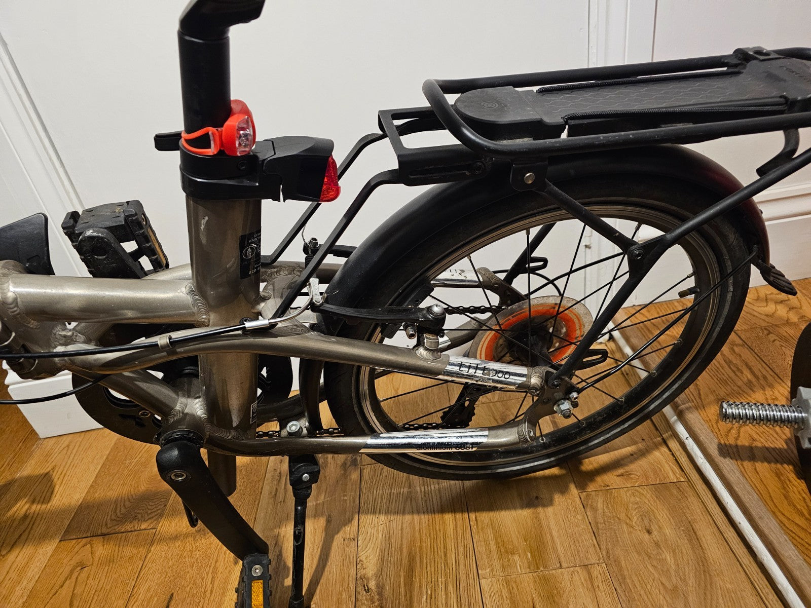 Btwin Tilt 900 Folding Bike 9 Speed Lightweight with Pannier rack