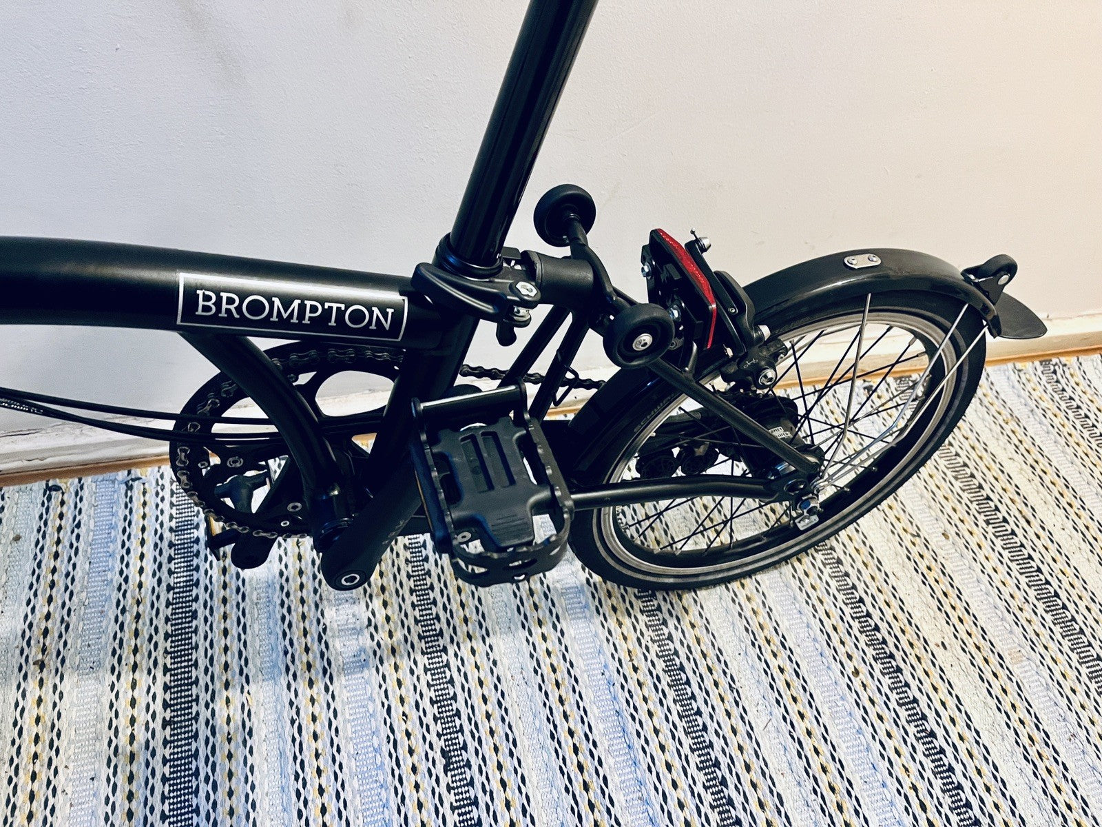 Brompton Bike 6-Speed Explore 2024, Black Mid Handlebar