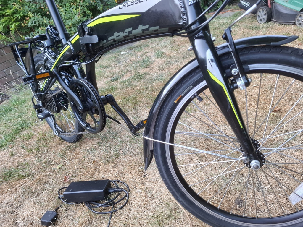 Halfords Crosscity -E Folding Bike, unused condition