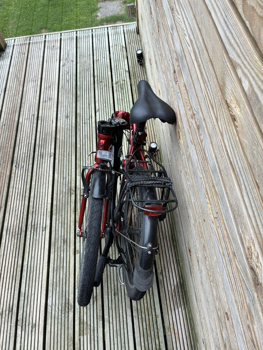 Dahon Vybe City Folding Bike 7-Speed. In Bright Red Two Years Old.