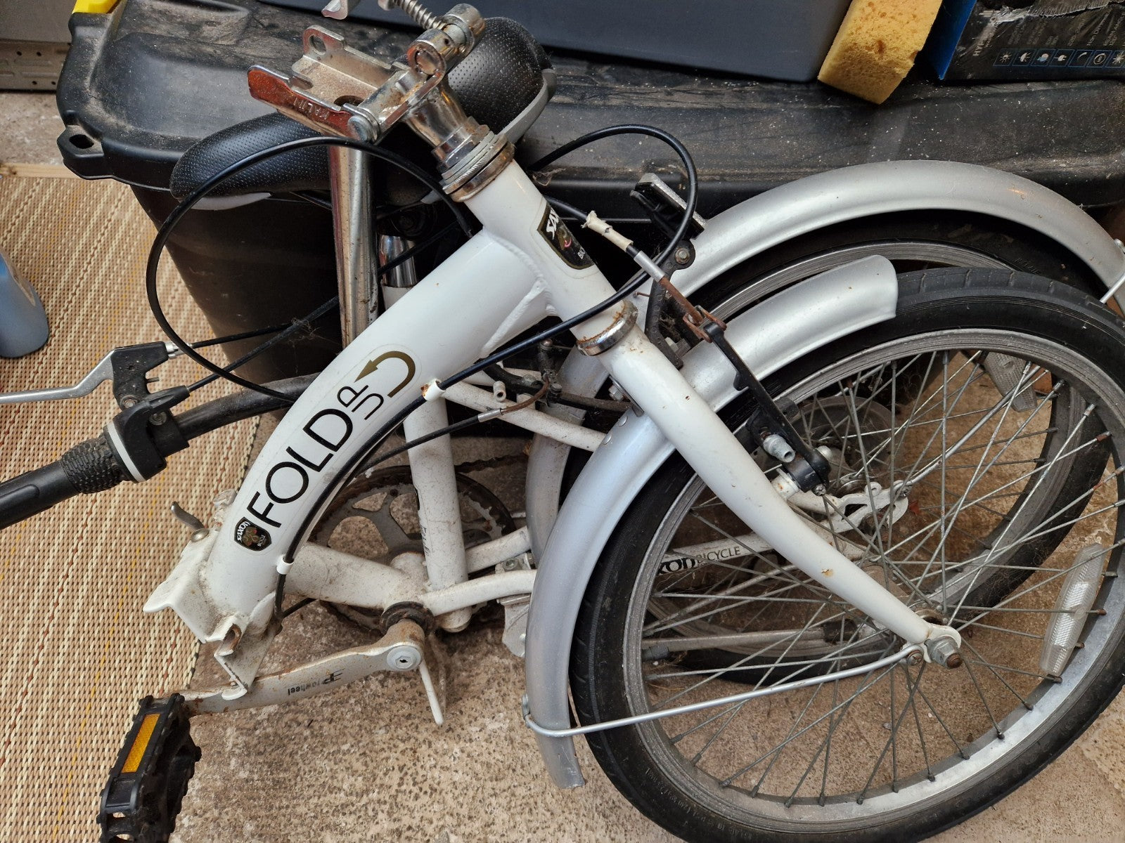 Saxon White Folding Bike