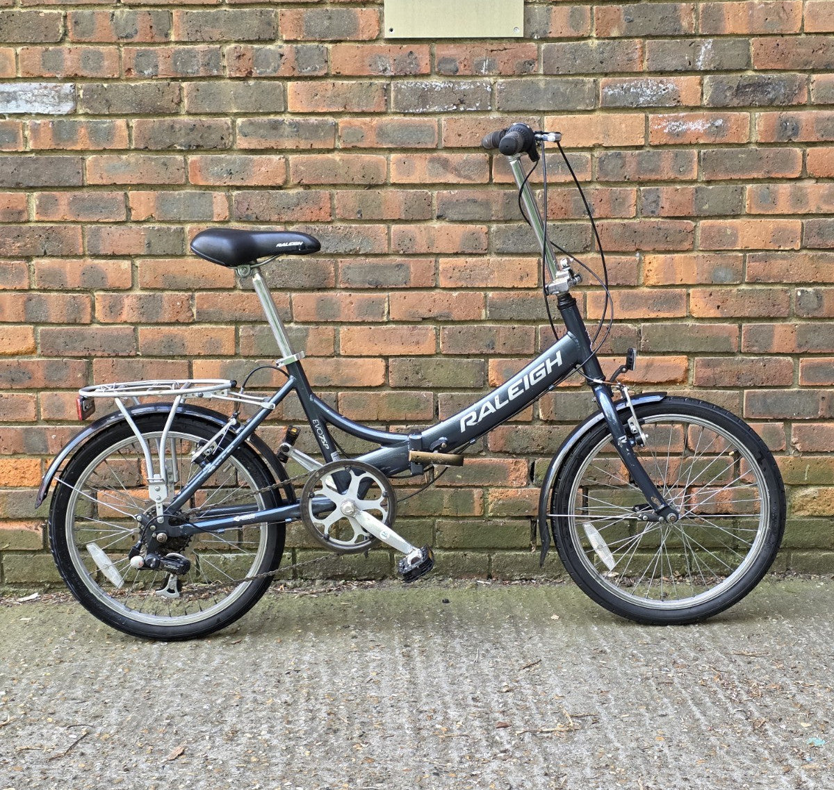 Raleigh EVO 7SP Folding Bike, Aluminum Frame, 20" Wheels, 7 Speed