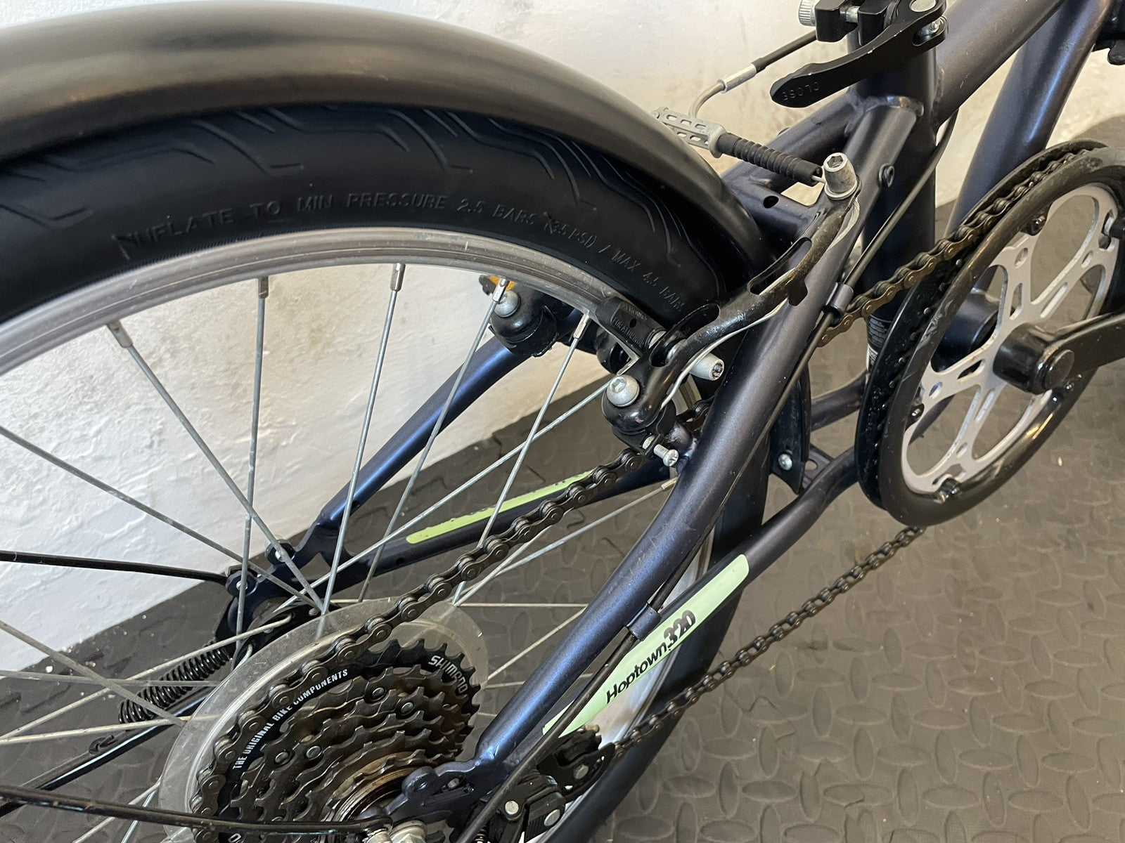 B Twin Tilt 120 Folding Bike 20 Inch Wheels. 6 Speed Matt Navy And Neon.
