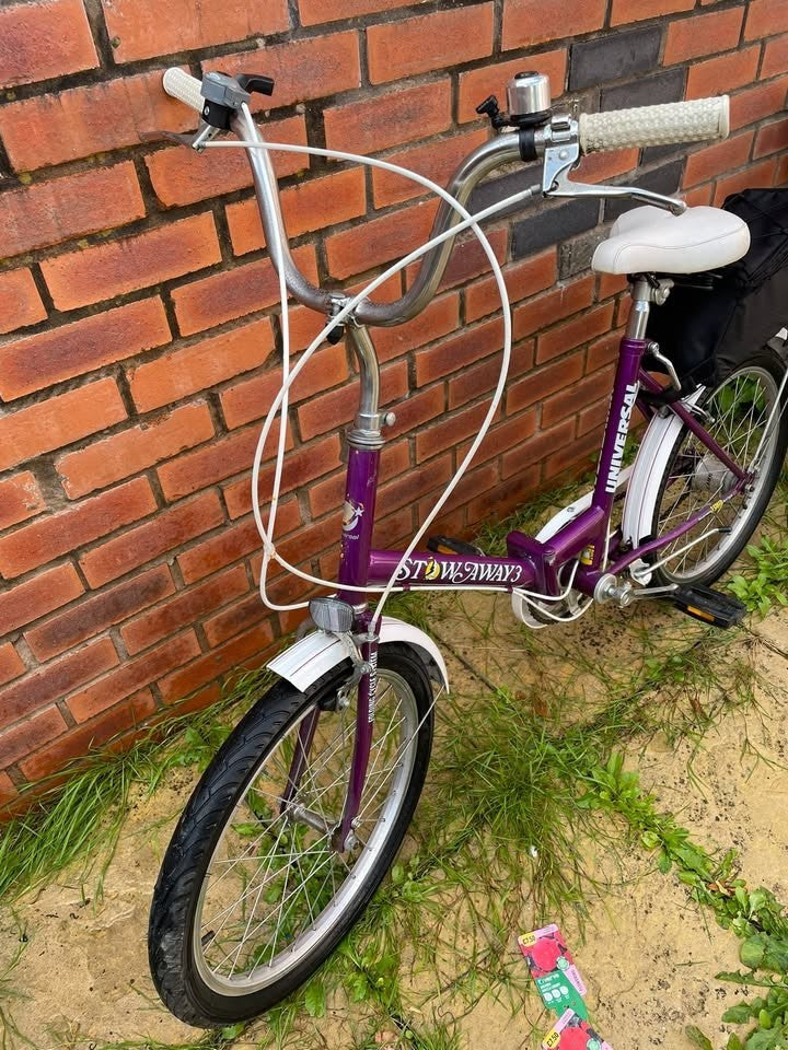 2 x Bikes for Cheap Sale (Universal Stowaway 20' Folding) (Apollo Chaos BMX 20')