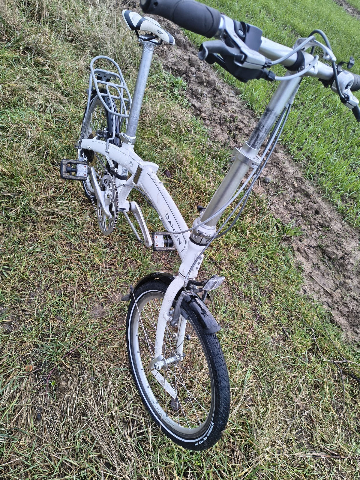 Dahon Mu P8 Folding Bike Cycle White Aluminium Frame 8 Speed 20" Wheel Serviced