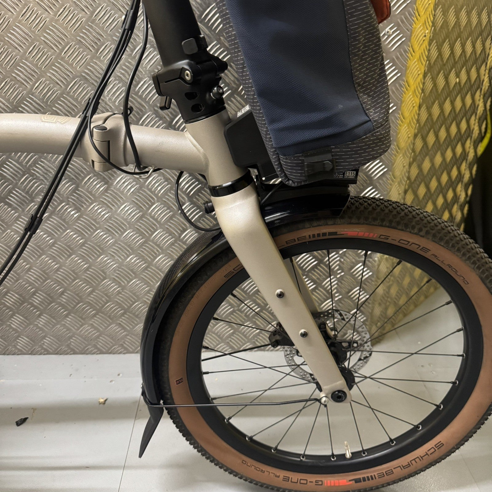 Brompton G Line 4 Speed Traildust White Folding Bike