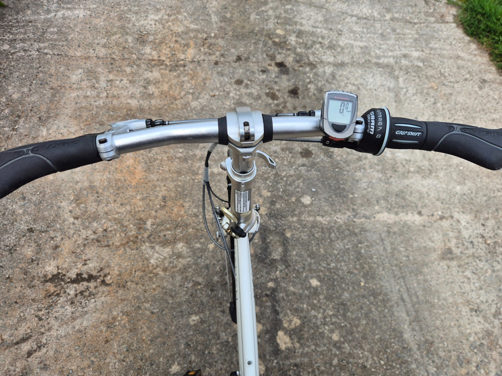 Dahon Mu P8 Folding Bike White  8 Speed 20" Wheels