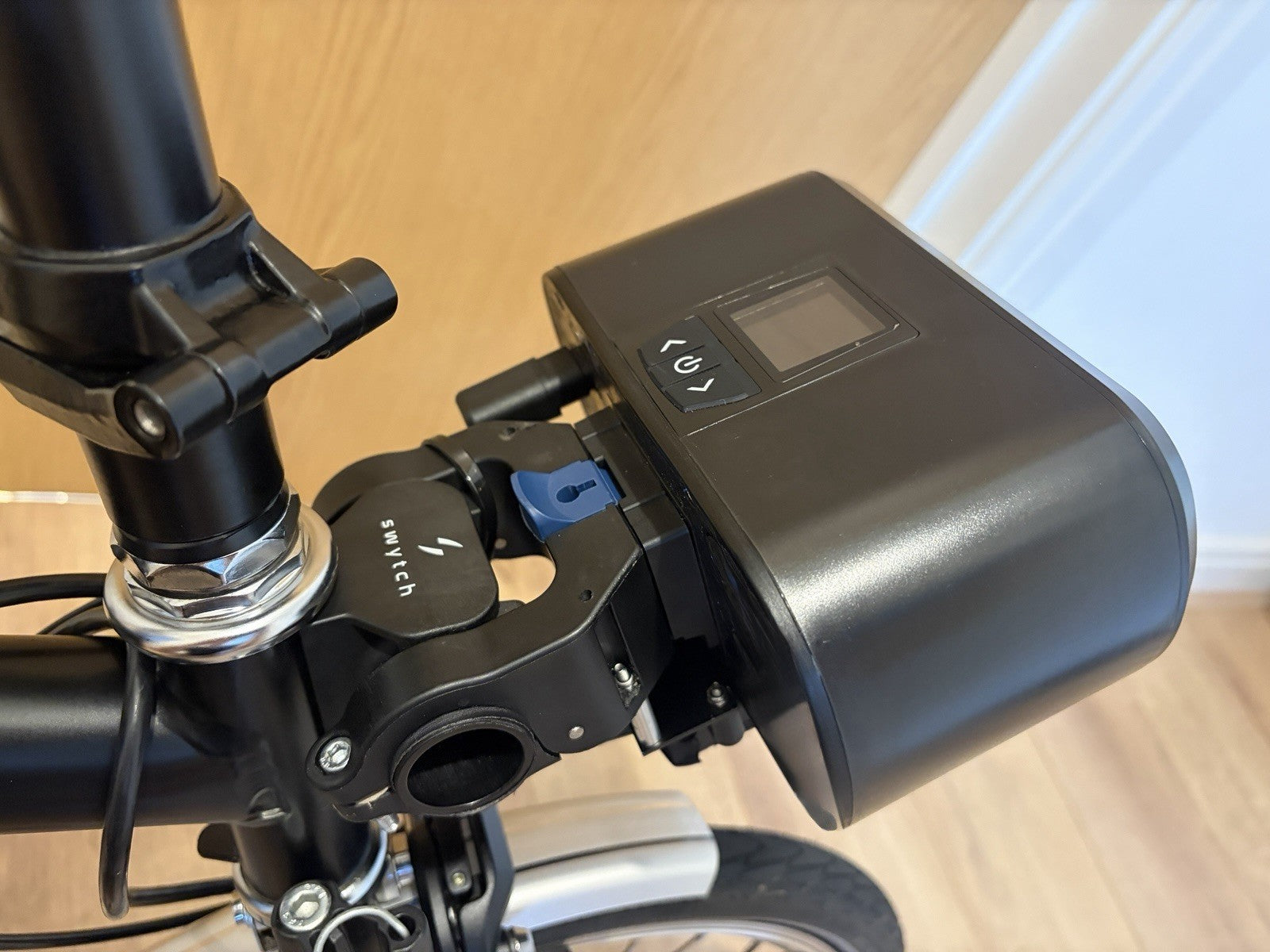 Immaculate (Fully Kitted) Brompton Electric H6L - 250 Watt ‘50NM’ Torque Motor.
