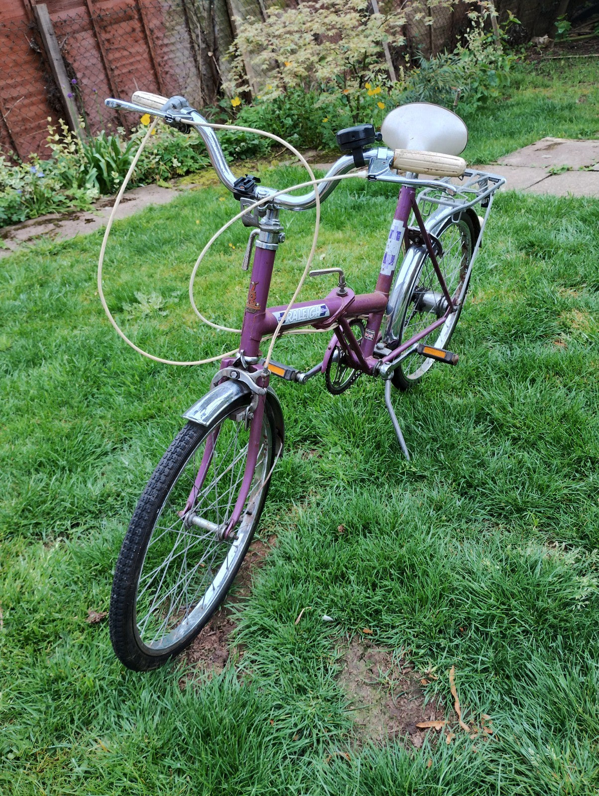 vintage raleigh folding bike. Project / fix up/ spares.