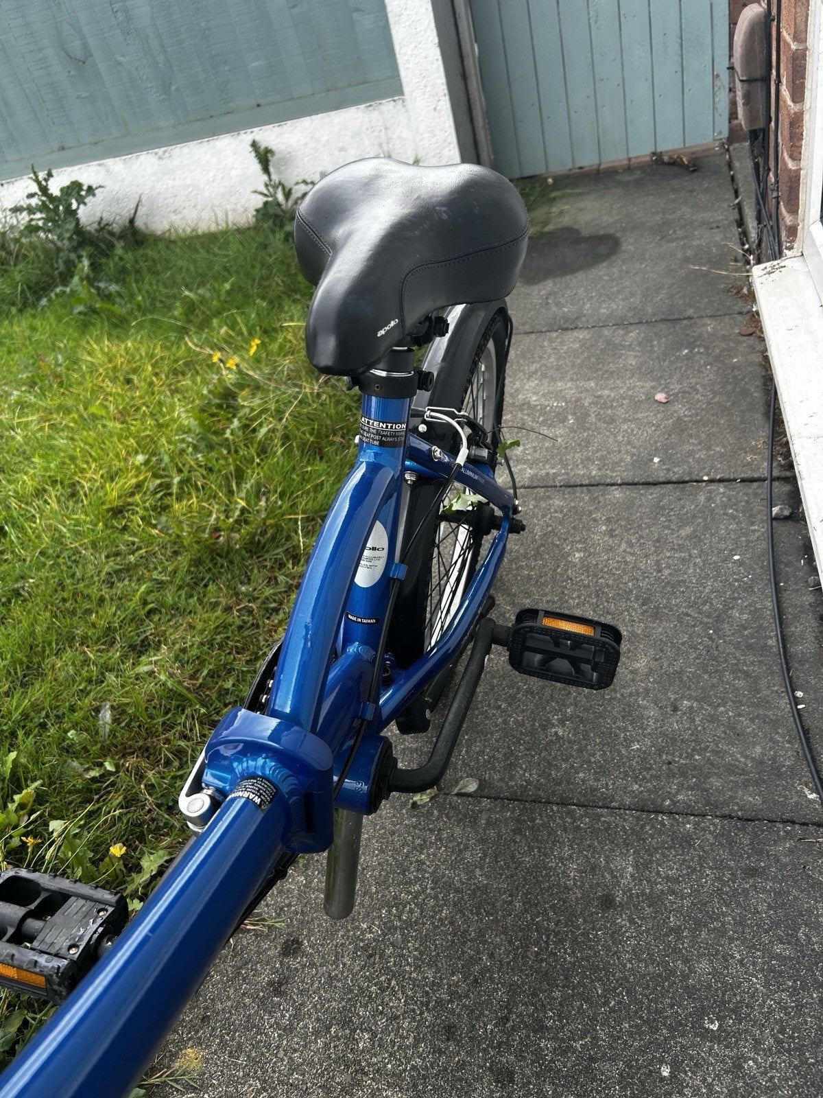 Apollo Luch Folding Bike 20 in Blue Aluminium V-Brake Mudguards Rear Light
