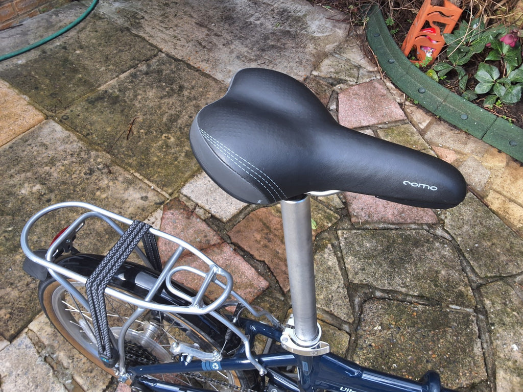 Pair of Dahon Vitesse D7  Aluminium Folding Bikes 7 Speed with Carry bags