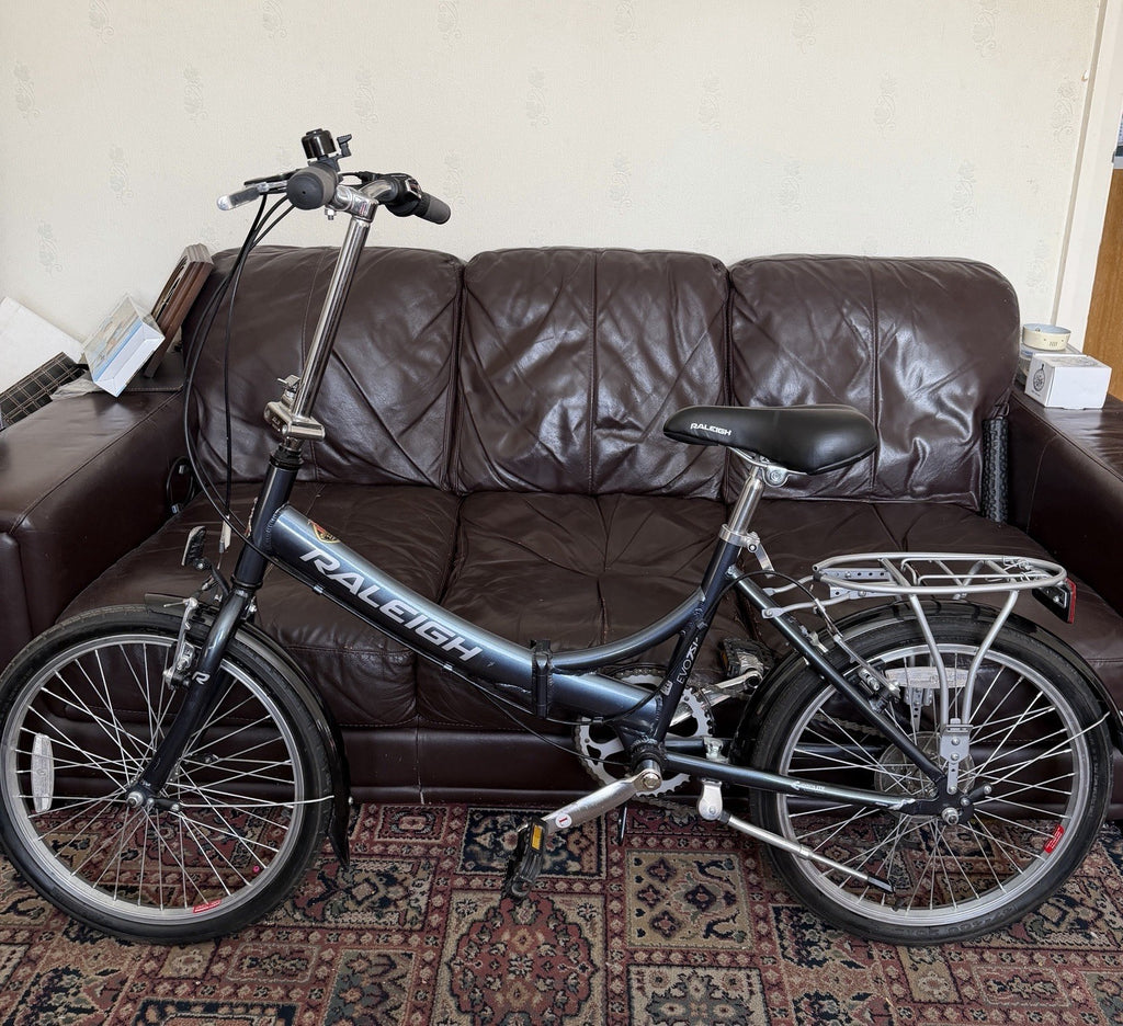 Raleigh Evo 7 Folding Bike 20” Shimano 7 Speed With Rack & Bag