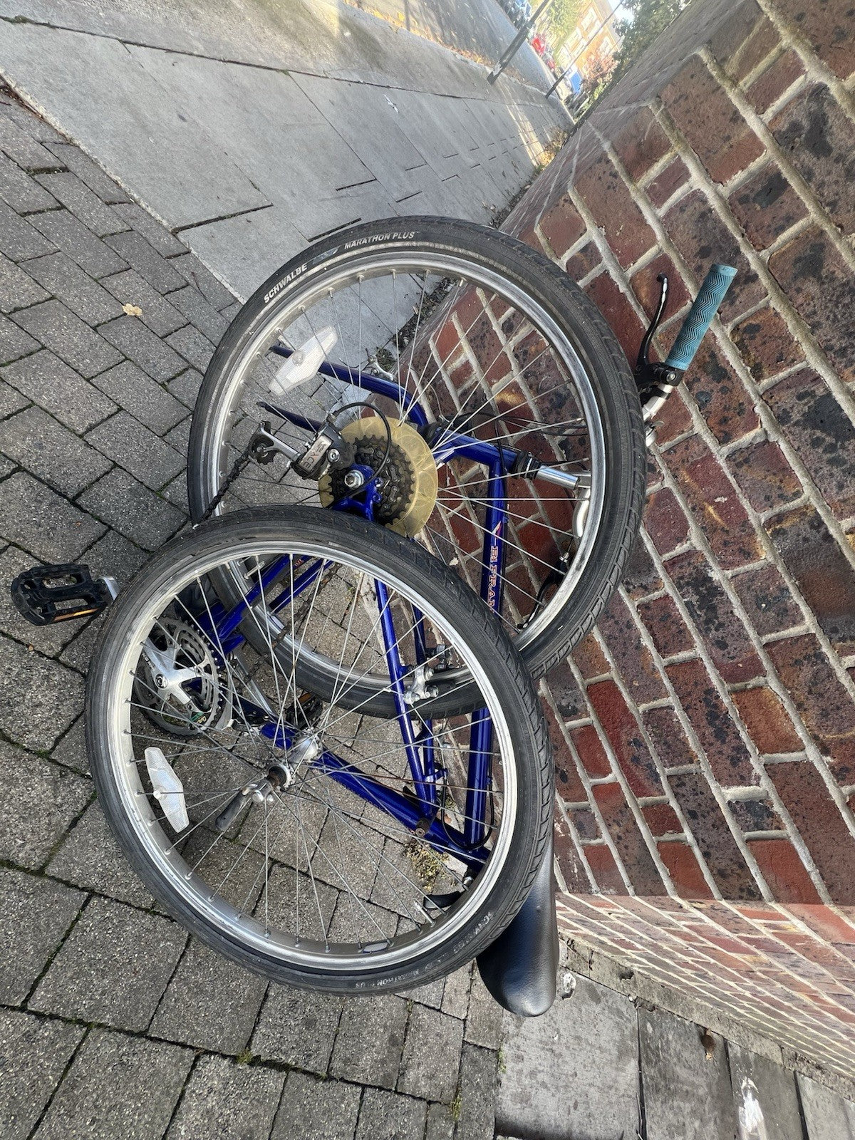 Montague Bi-Frame Folding Mountain Bike in very good condition- badged Rudge