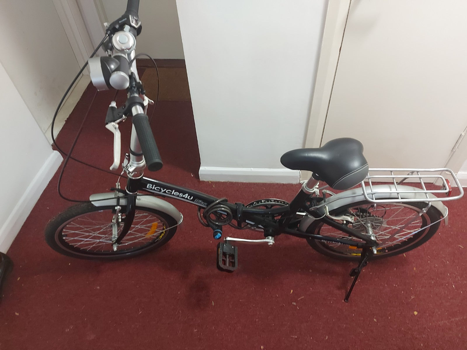 Milan Explorer Folding Bicycle. Black 20 Wheels Excellent Condition