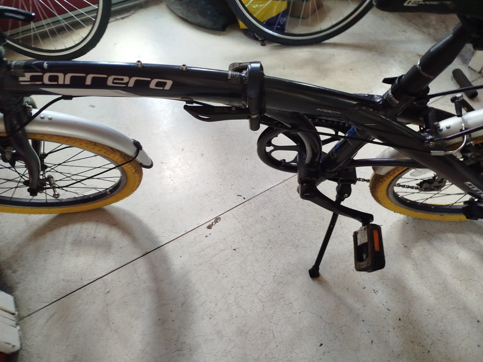 Carrera Intercity Folding Bike - 20" Wheels - 8 Speed Shimano - Black