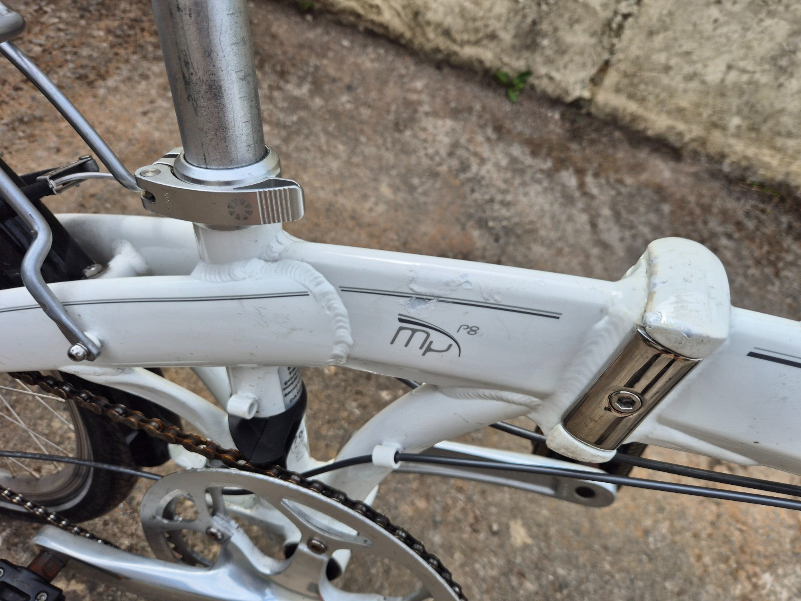 Dahon Mu P8 Folding Bike White  8 Speed 20" Wheels