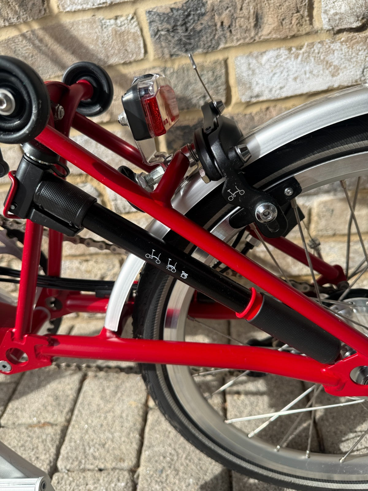 Brompton House Red C Line Explore Mid M6L - WORLDWIDE SHIPPING - A+ Condition