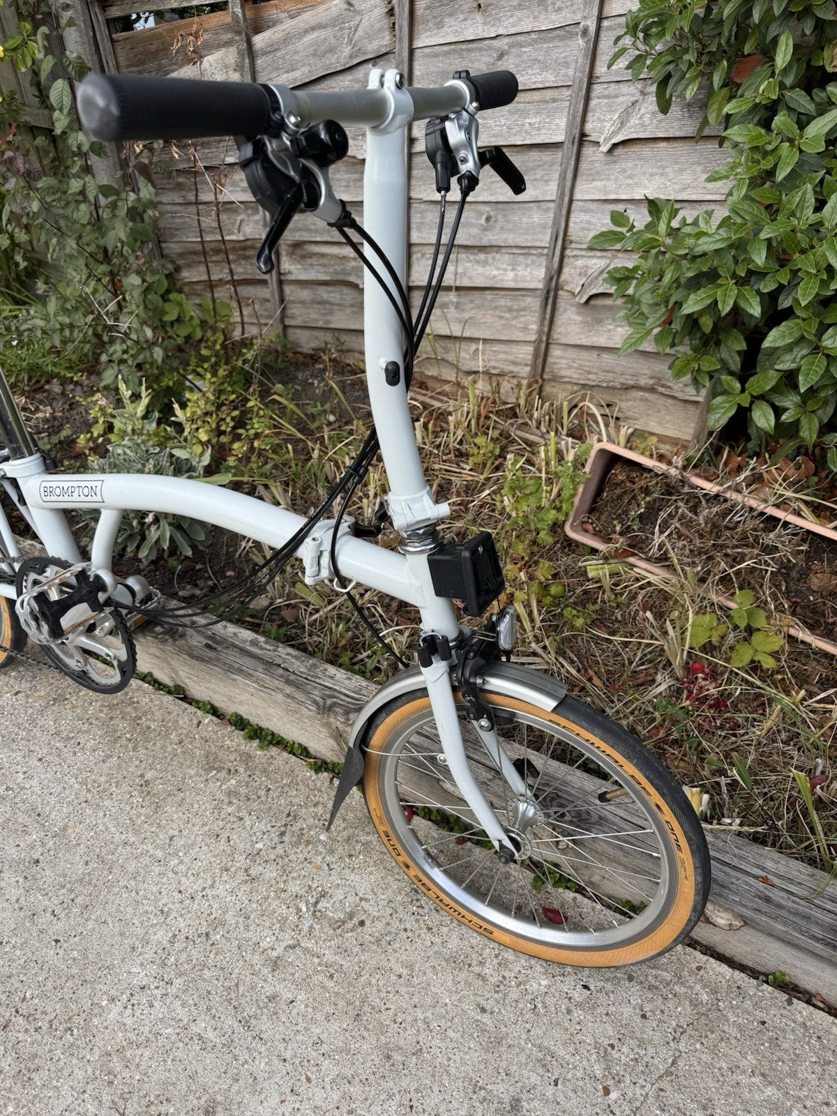 Brompton Folding Bike 16in White S6R Frame 6 Speed Hub Gears Mudguards