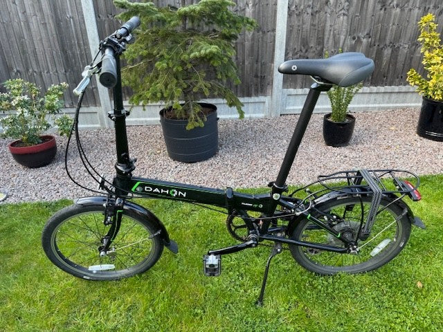 Dahon D8 Vitesse folding bicycle, black in colour.