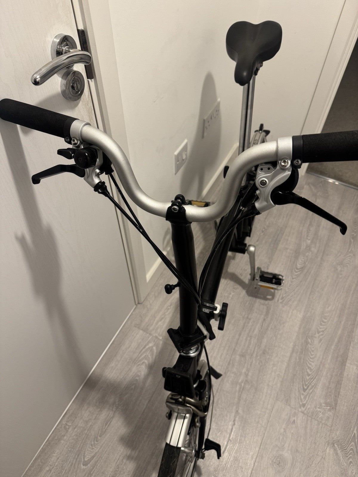 Brompton M6L 6 Speed Folding Bike – Black – Great Working Order – With Pump