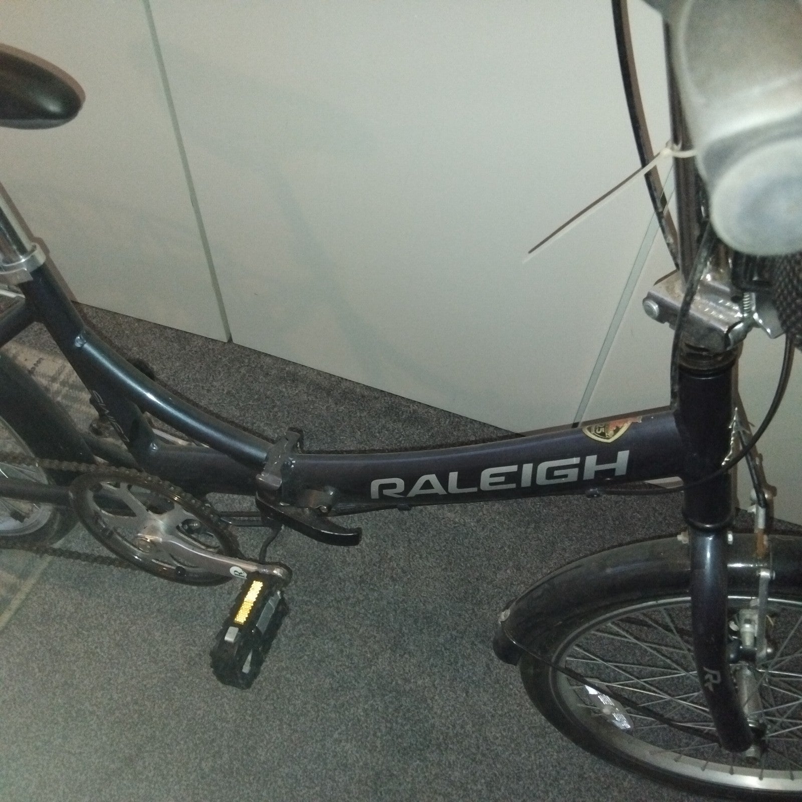 Raleigh EVO 7SP Folding Bike, Aluminum Frame, 20" Wheels, 7 Speed with Revo Grip
