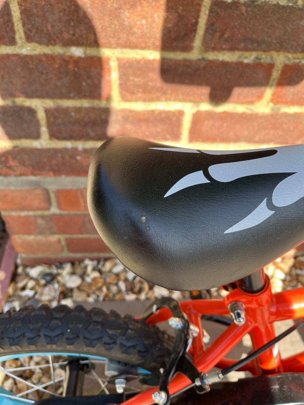 Apollo Claws 14" bike. Clean condition + folding stabilisers!