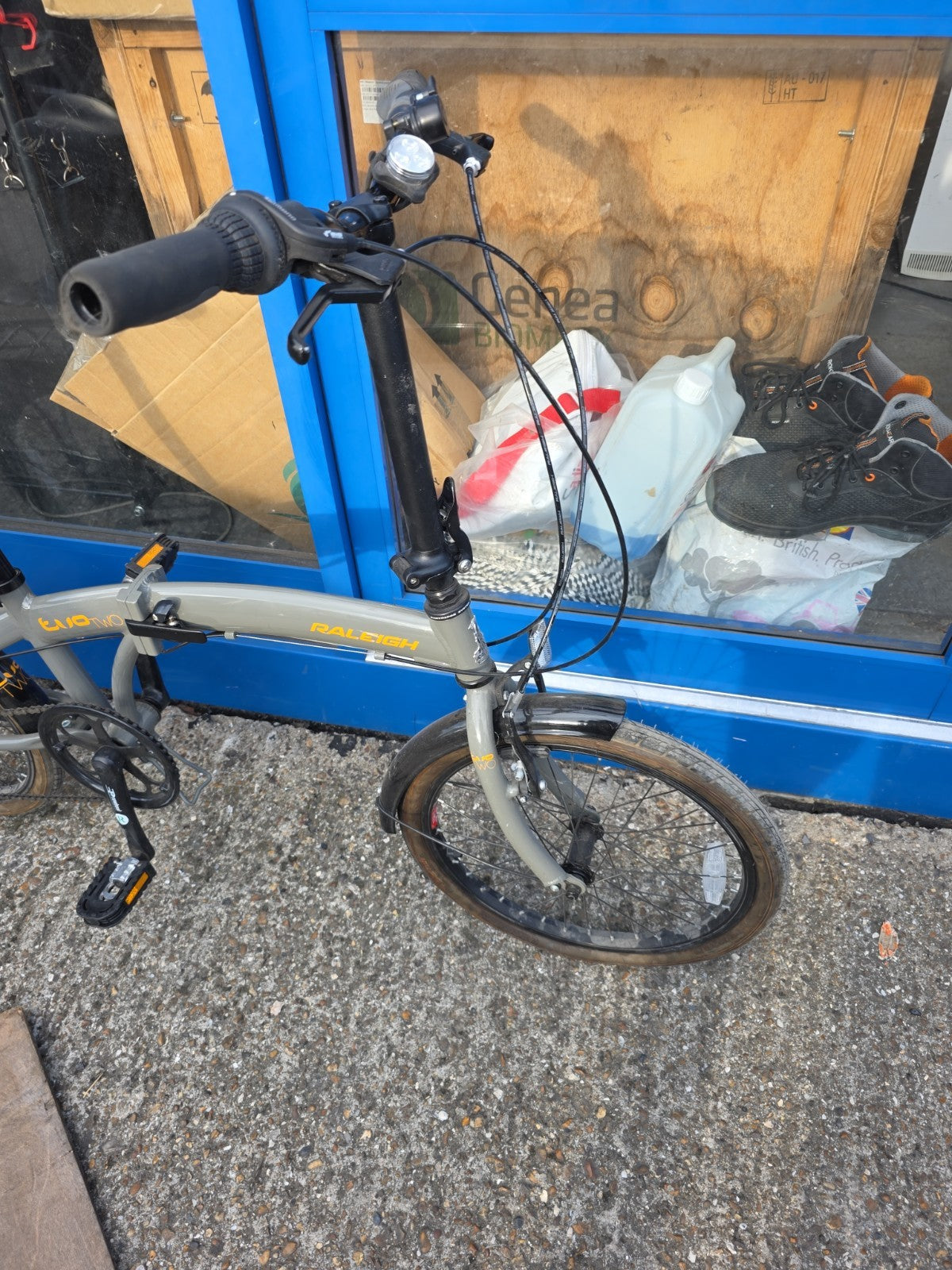 Raleigh Evo 20in Folding Bike Grey/Black, 7 Gear Speed, Rear Rack, V-Brakes.