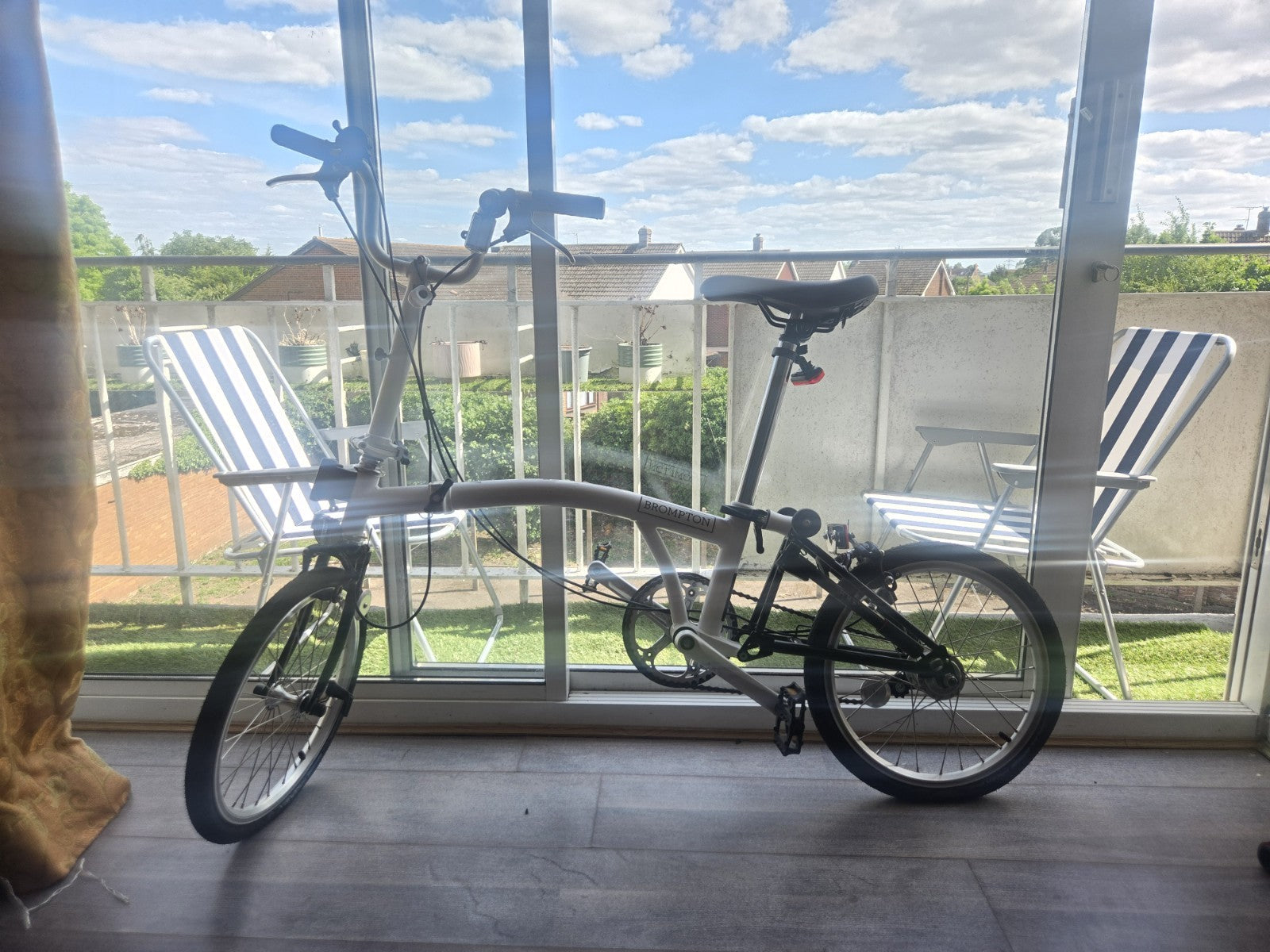 White A-Line Brompton folding Bike (with basket and lock included)