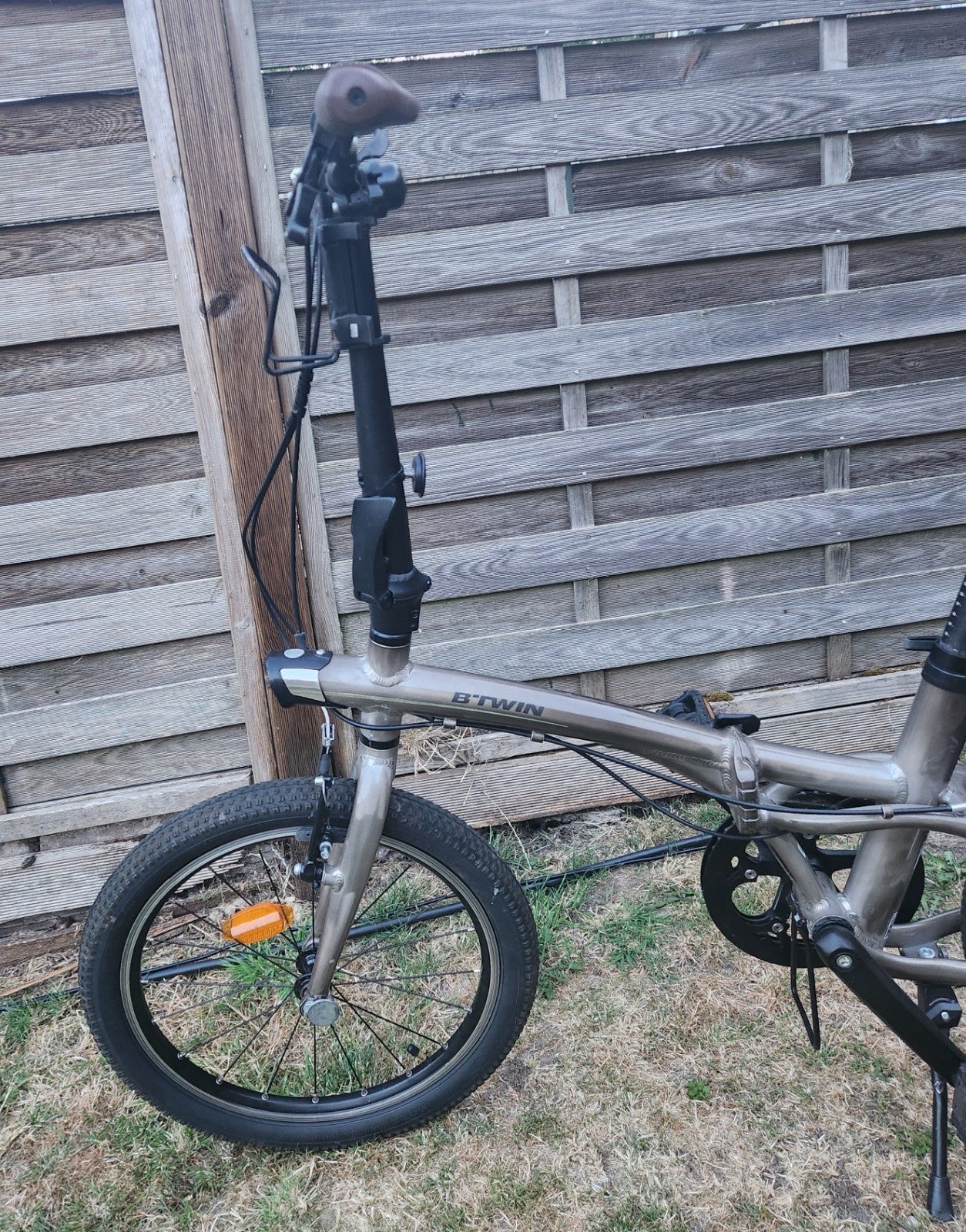 Btwin Tilt 900 Folding Bike 9 Speed Lightweight.