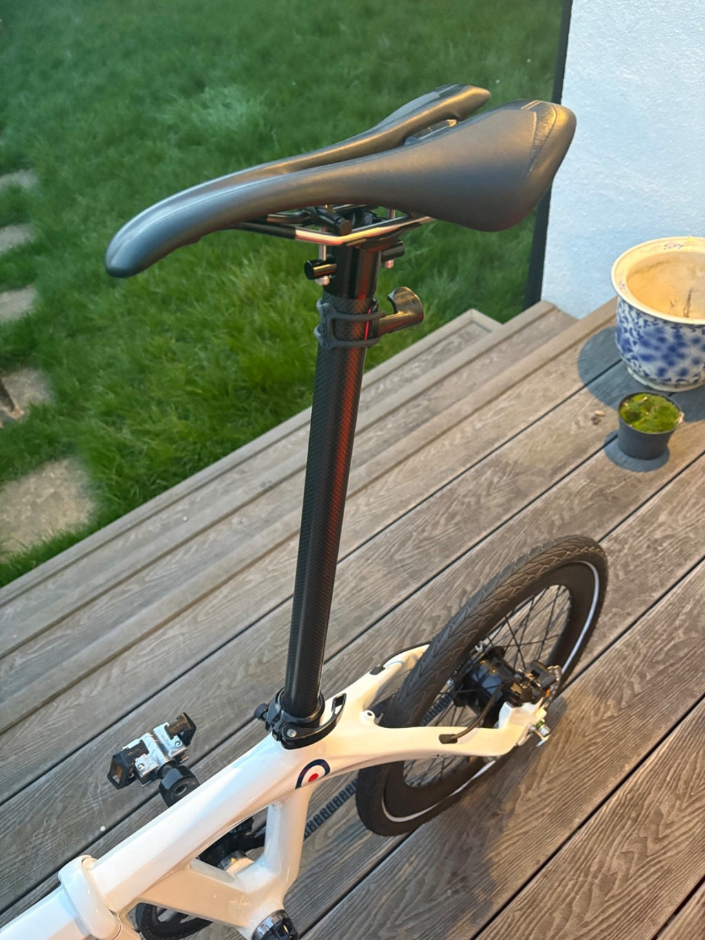White Lightweight Folding Bike Austin ATTO carbon monocoque frame