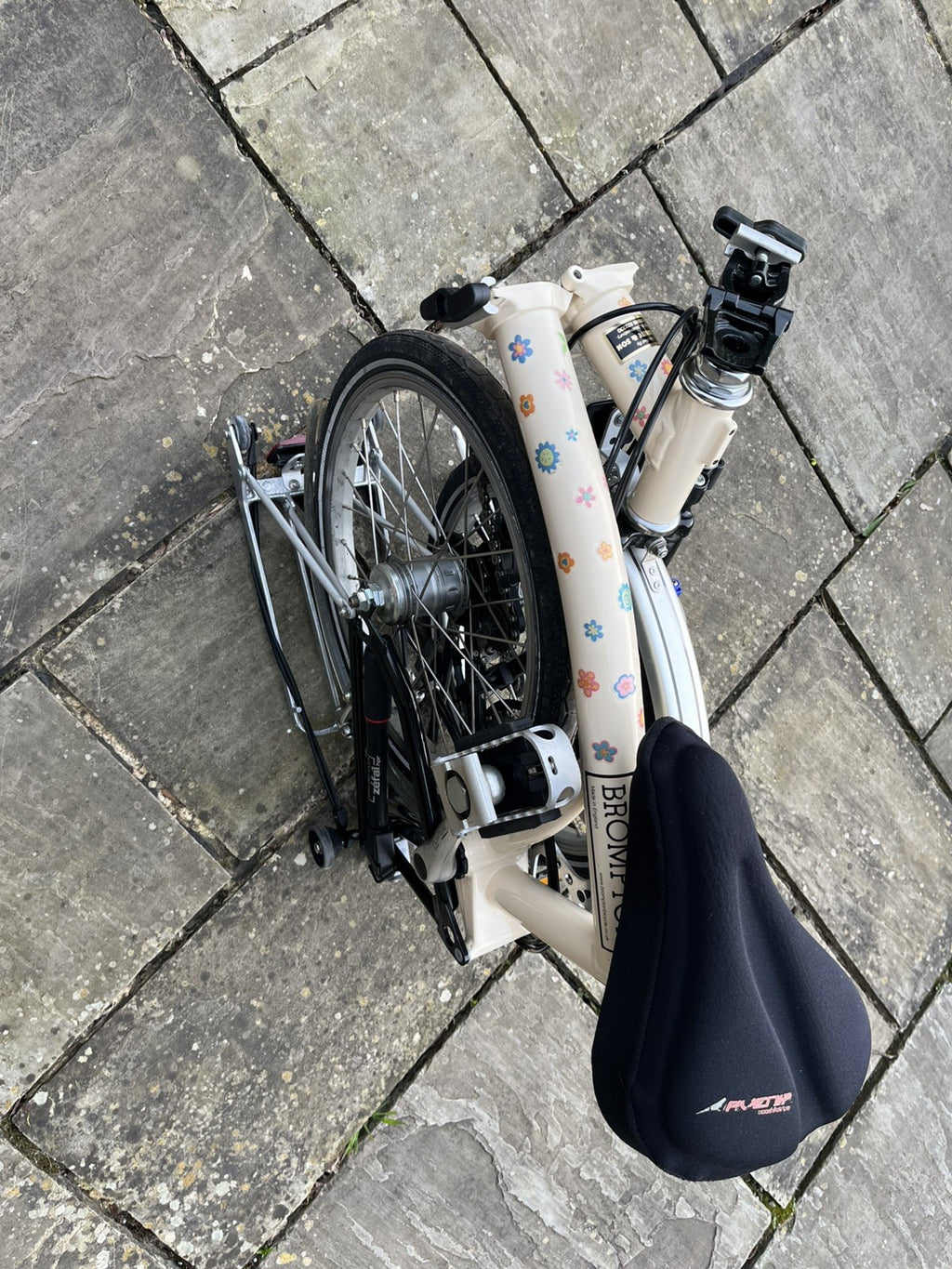 Brompton folding bike ivory 2007 very good condition with carry bag