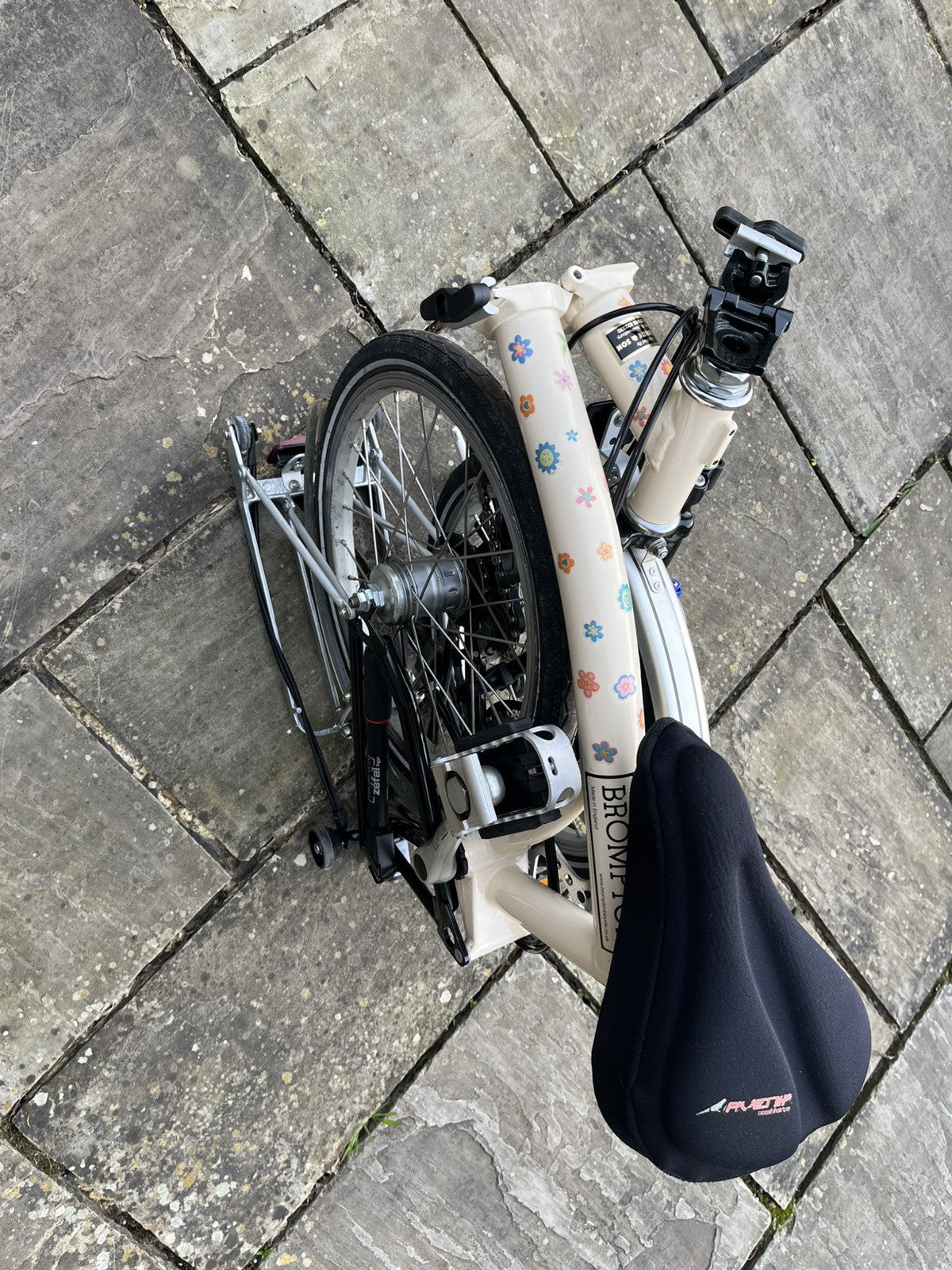 Brompton folding bike ivory 2007 very good condition with carry bag