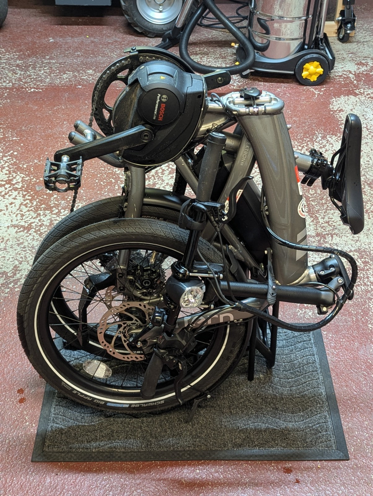 Tern Vektron S10 folding bike. Bosch Performance Line & Shimano Deore 10 gears
