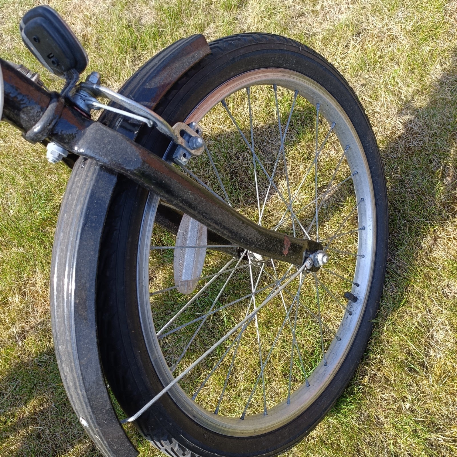 Folding Bicycle, Adults size 20 inch wheels condition used. Collection only!